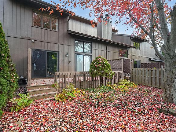 2nd image of 1440 Beaumont Cir