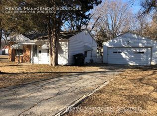 4720 SW Sunny Dell Ct, Topeka, KS 66614