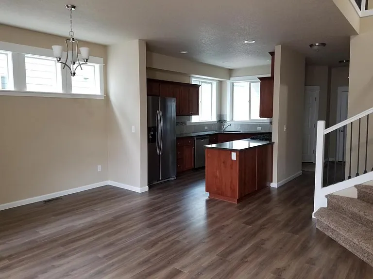 816 King Dr — Photo 2