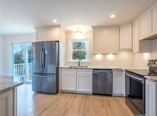 3 Benjamin Rd, Groton, CT 06355