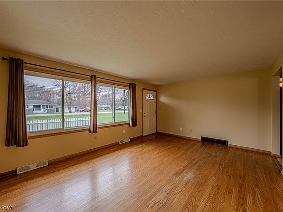 4th image of 36334 Chestnut Ridge Rd