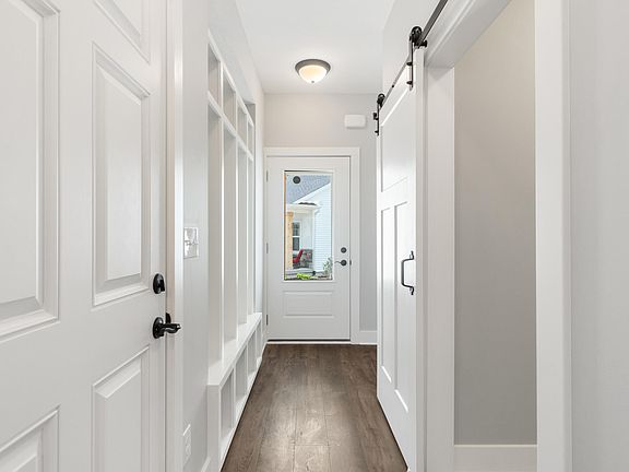 3rd image of 808 Joyce Ln