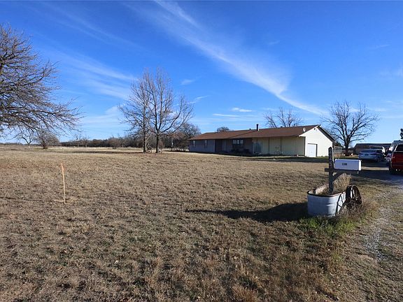 3rd image of 225 County Road 472