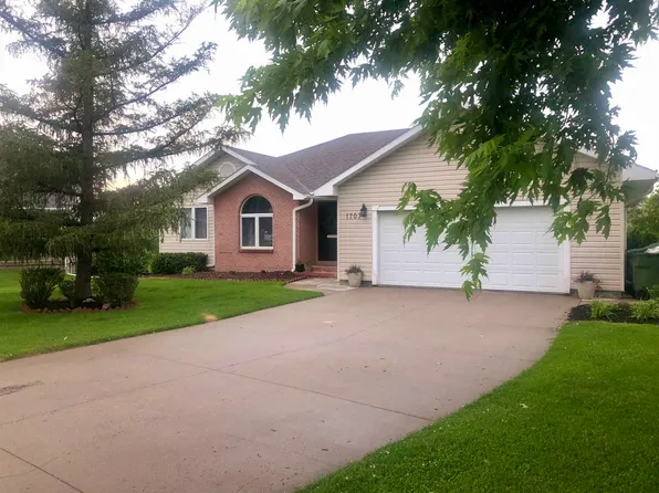 1707 W 49th Street Pl, Kearney, NE 68845