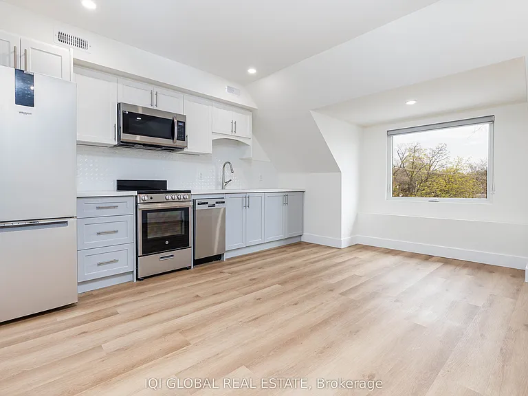 1502 Dufferin St #3 — Photo 2