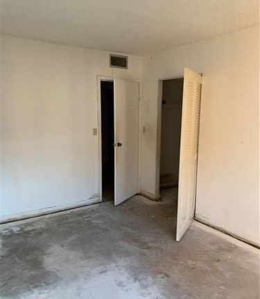 4th image of 2800 Somerset Dr Building J-215