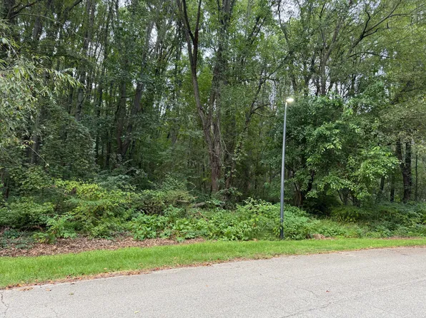3 Campbell Lake Dr, Parma, MI 49269
