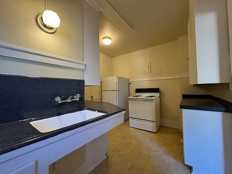 Belmont Apartments — Photo 32