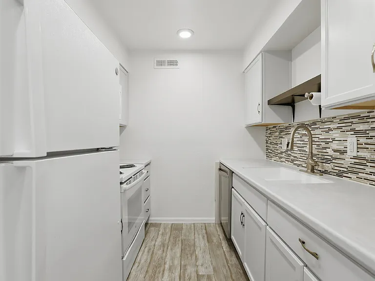 3613 S Sheridan Blvd #16 — Photo 9