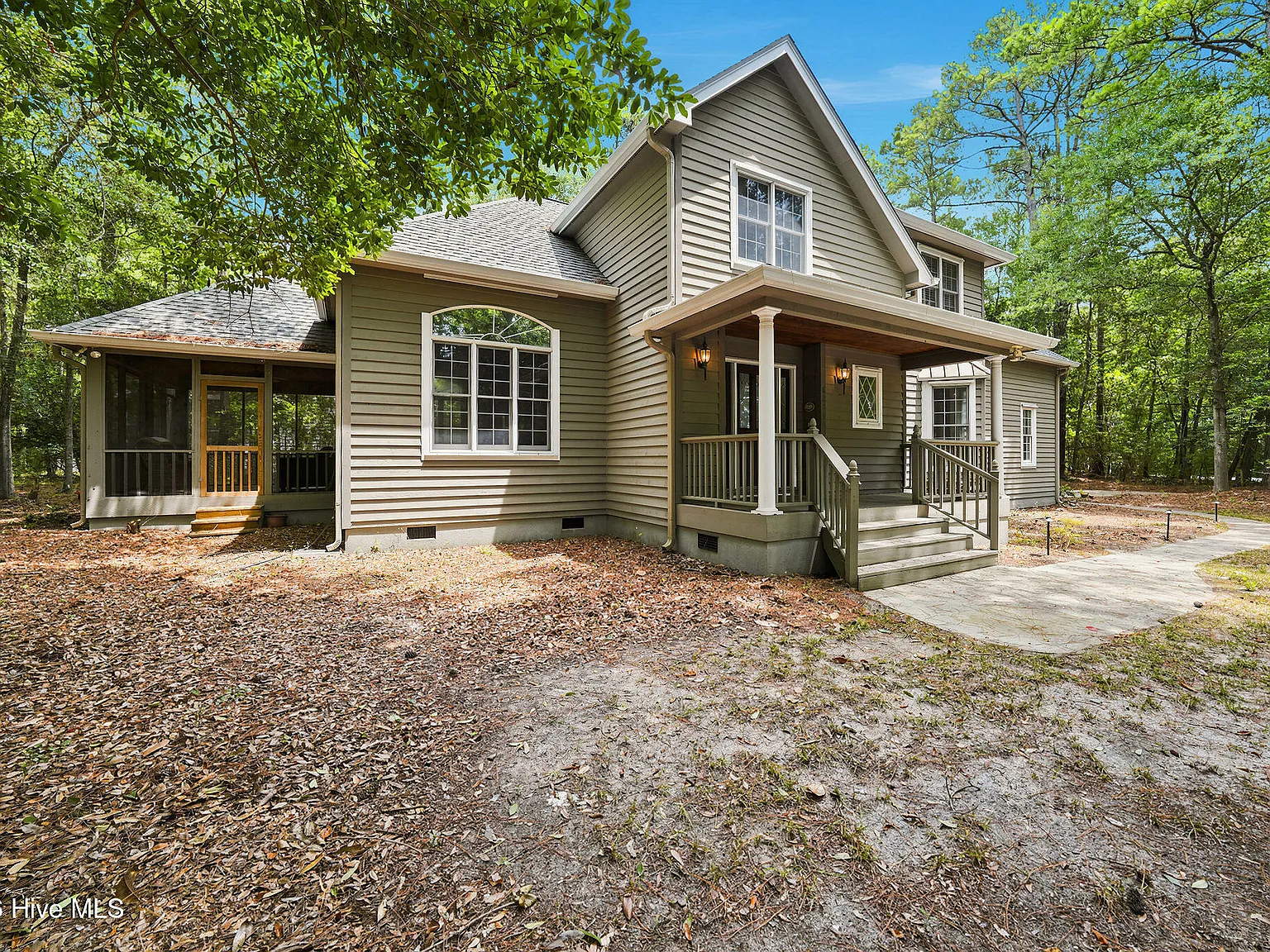 3 bed, 2.5 bath, 2673 sqft, $3,300 — Photo 1