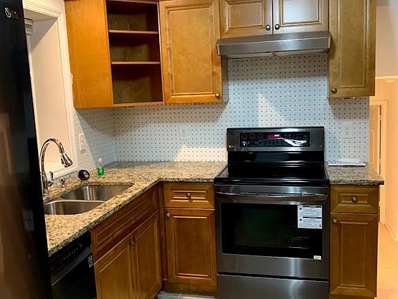 4th image of 3019 Trafalgar Way