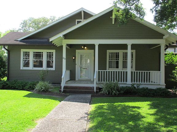 3rd image of 1203 N Avenue F