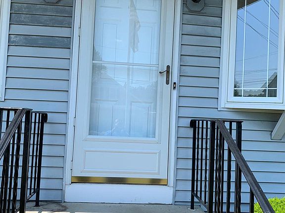 3rd image of 8749 Stockton Ave