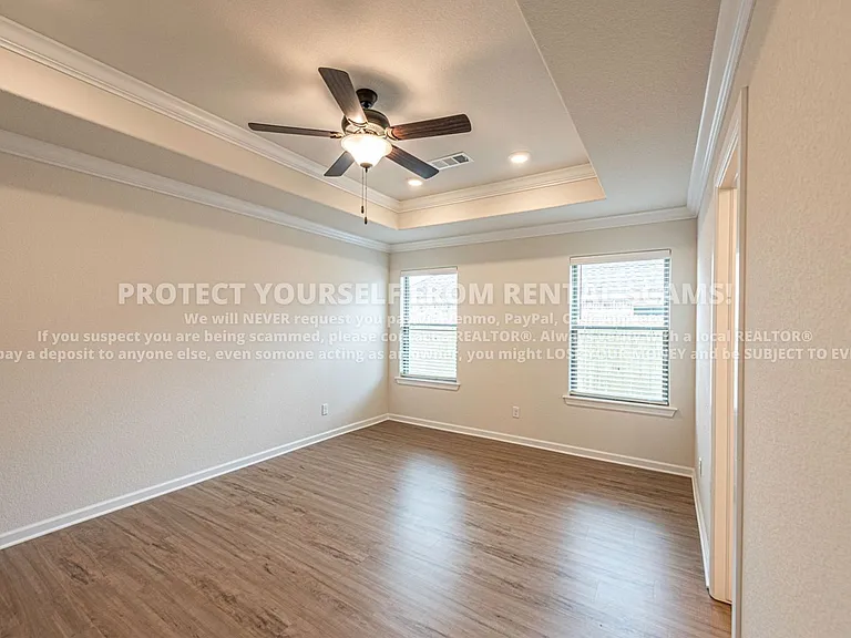 142 N Broyles Ave — Photo 9