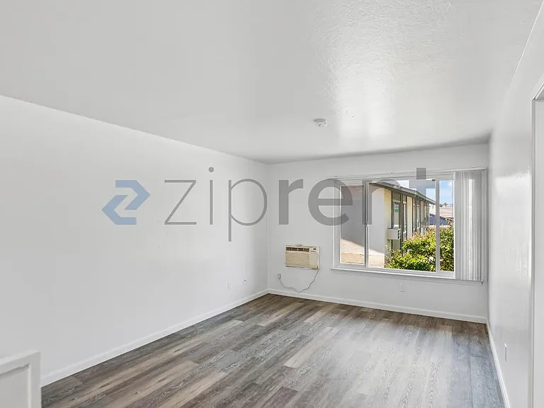 100 Village Dr #206 — Photo 2