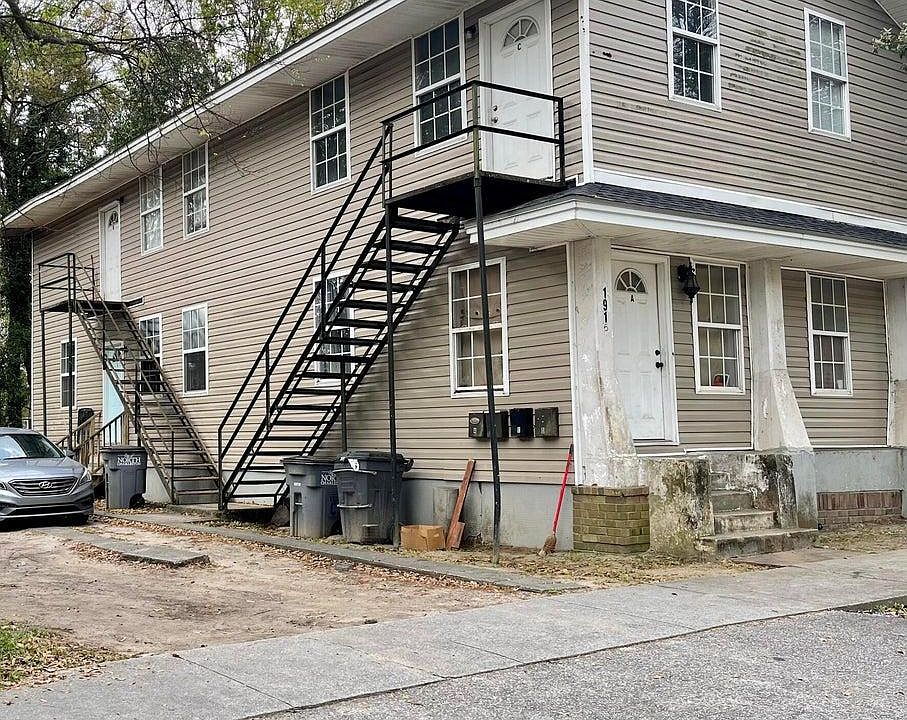 1st image of 1915 Carlton St #D