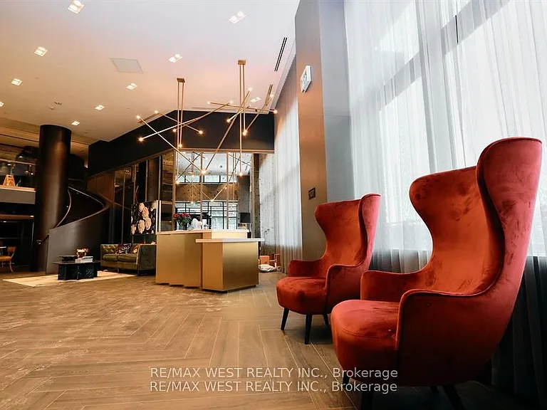 395 Dundas St W #822 — Photo 37