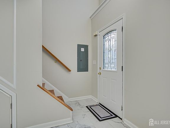 5th image of 17 Idlewild Rd