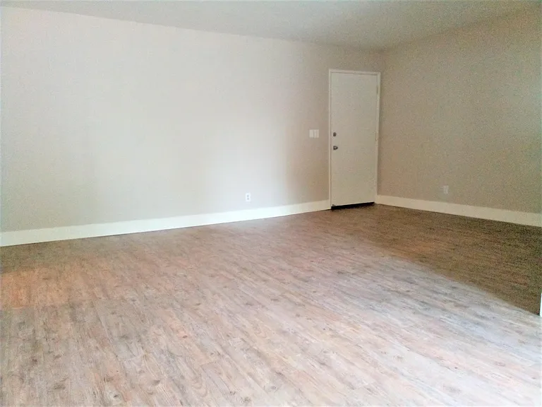 11230 Camarillo St #101 — Photo 5