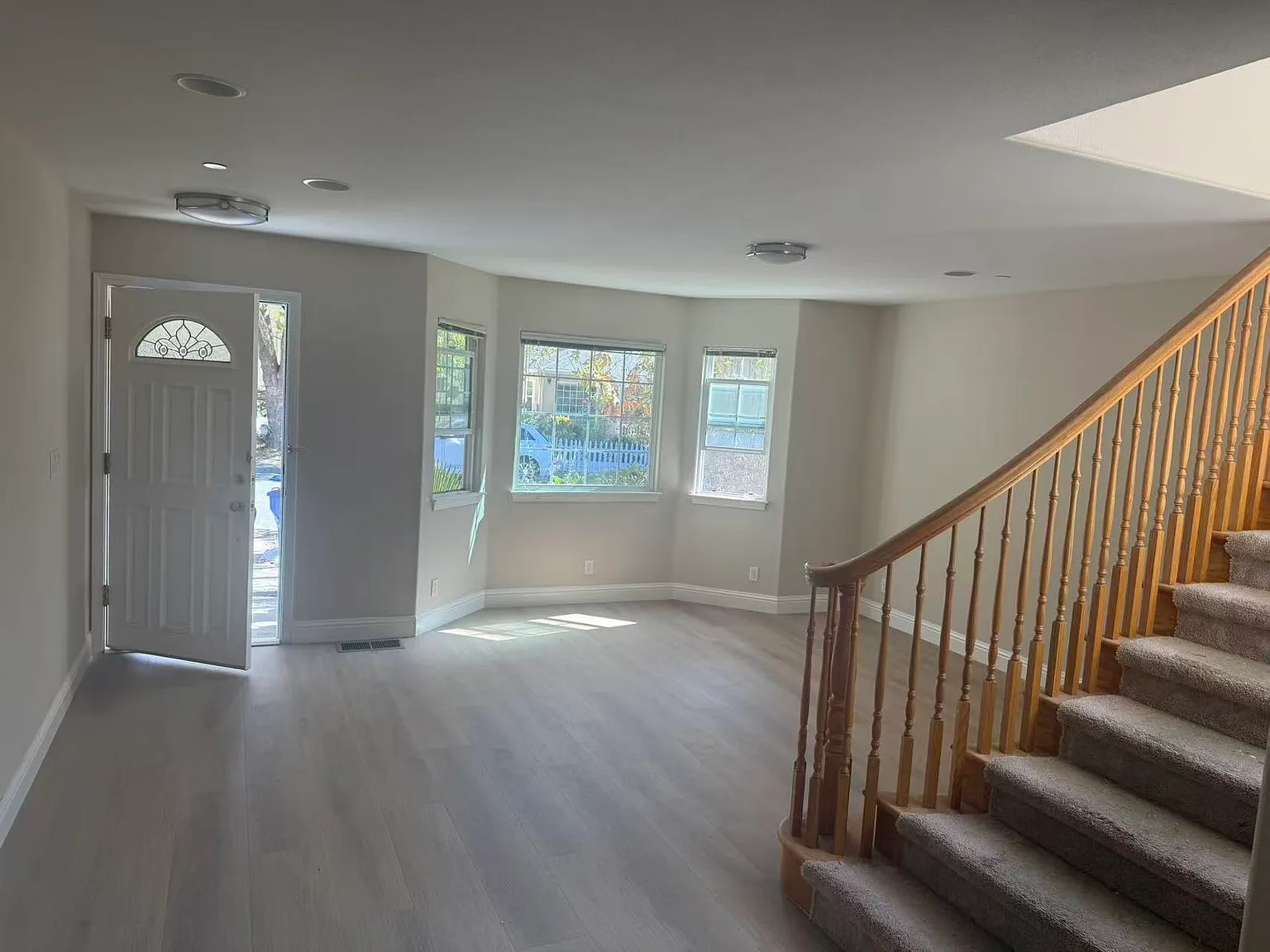 6 bed, 3280 sqft, $5,997 — Photo 4