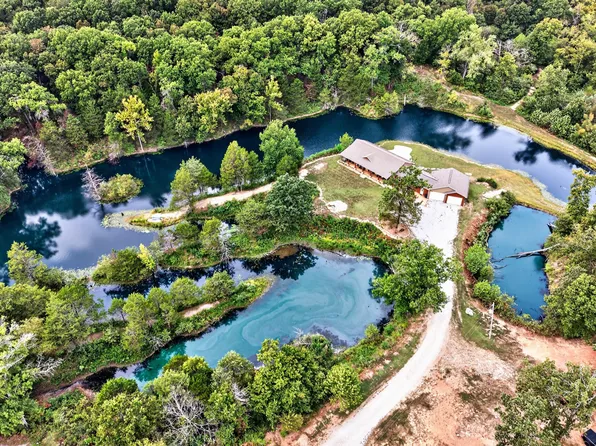 973 SE Pvt 87 Road, Deepwater, MO 64740
