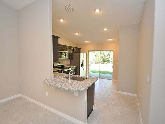 5th image of 37 Pine Hurst Ln #B