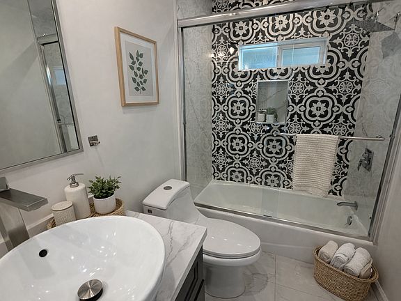 4th image of 4532 Kingswell Ave