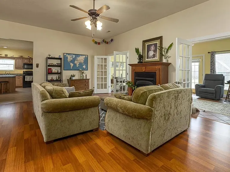 2207 Westminster Dr — Photo 8