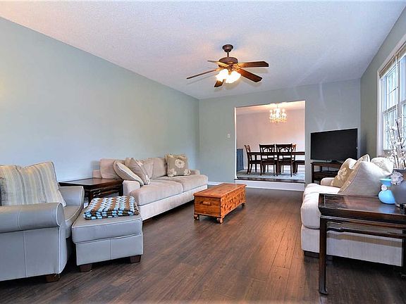 3rd image of 7955 Marywood Dr