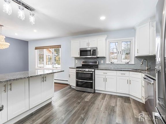 2nd image of 10 Gavel Rd