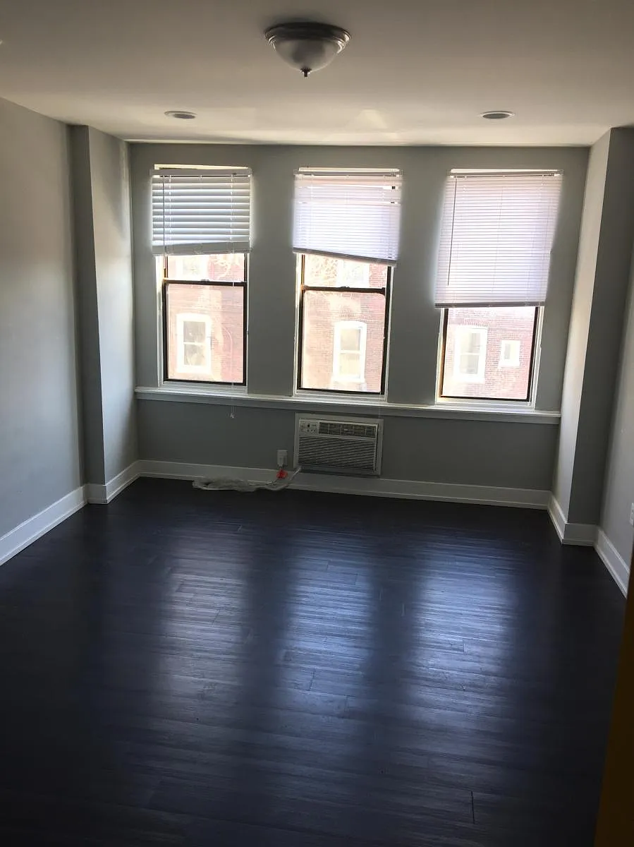 Living room - 5400 Walnut St #4
