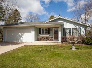 750 Roland St, Oconomowoc, WI 53066