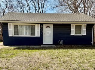 902 N 9th St, Wathena, KS 66090
