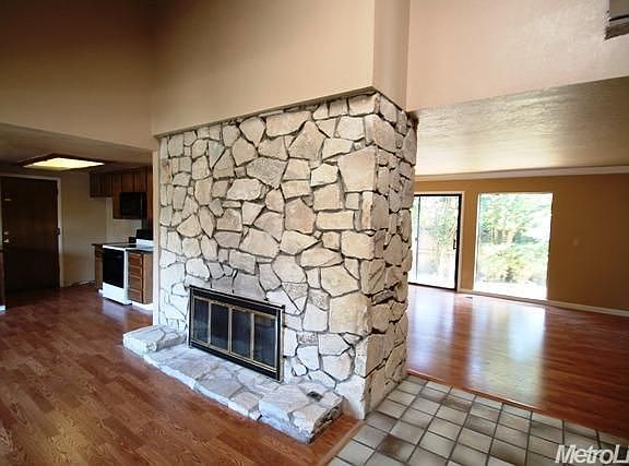 3rd image of 880 Shoreside Dr