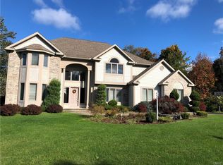 12 Juniper Ln, New Hartford, NY 13413