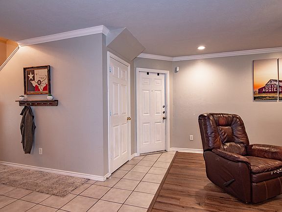 5th image of 1212 Danville Ln