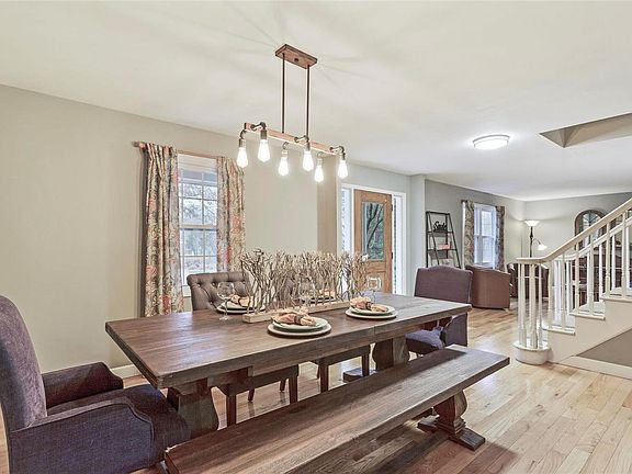 5th image of 221 Country Creek Ct