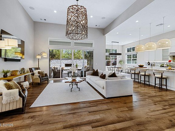 3rd image of 709 W Pleasant Oak Trl