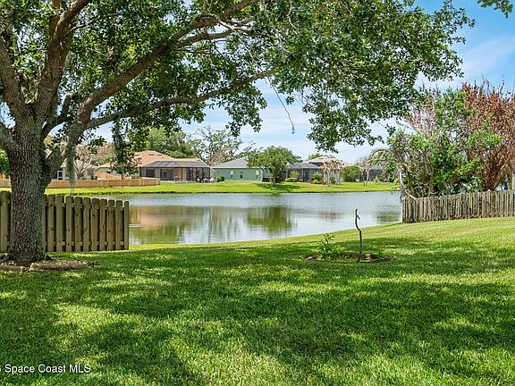 3rd image of 2242 Woodfield Cir
