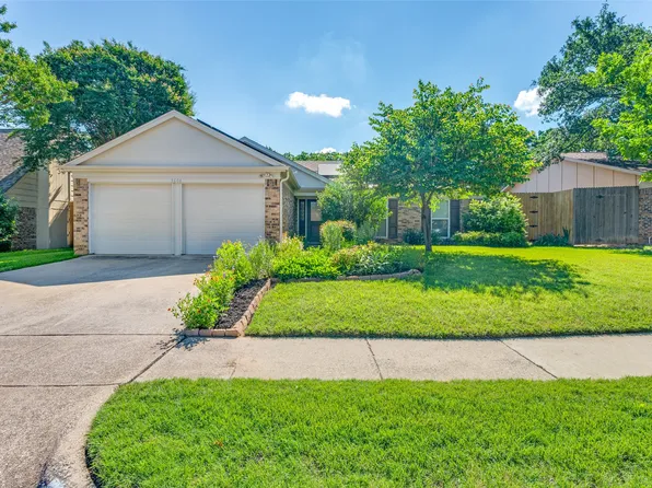 3604 Windsong Ln, Bedford, TX 76021