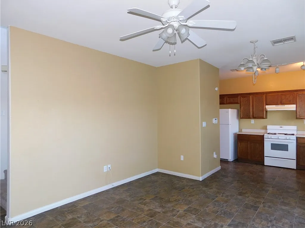 3 bed, 2.5 bath, 1352 sqft, $1,800 — Photo 4