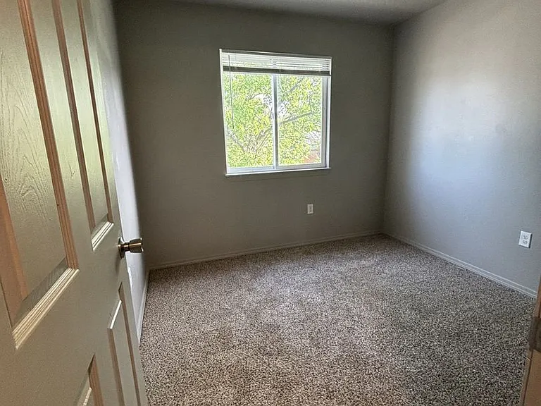 3015 W Stewart Ave — Photo 14
