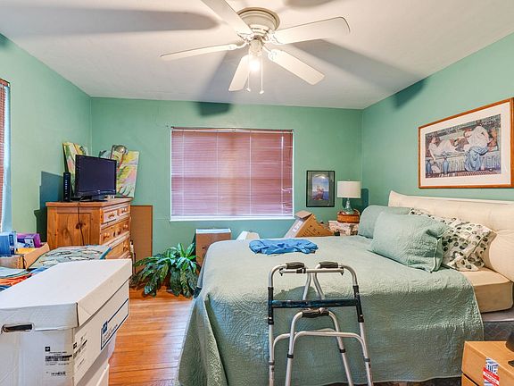 4th image of 202 E Bradford Rd #1-4