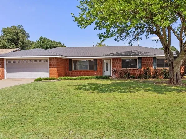 125 N Max St, Hinton, OK 73047