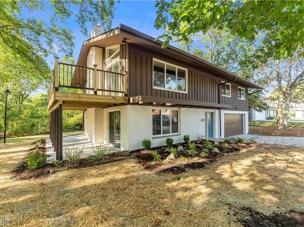 19419 Fowles Rd, Middleburg Heights, OH 44130