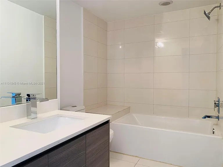 460 NE 28th St #1206 — Photo 10