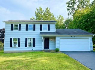 1302 Robin Hood Ln, Webster, NY 14580