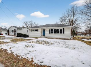 1421 Rainbow Dr, Cedar Falls, IA 50613