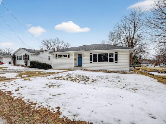 1421 Rainbow Dr, Cedar Falls, IA 50613