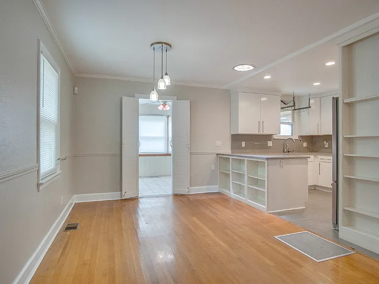 1613 E Jordan St — Photo 8